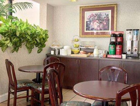 Days Inn By Wyndham Saint Pauls Restaurace fotografie